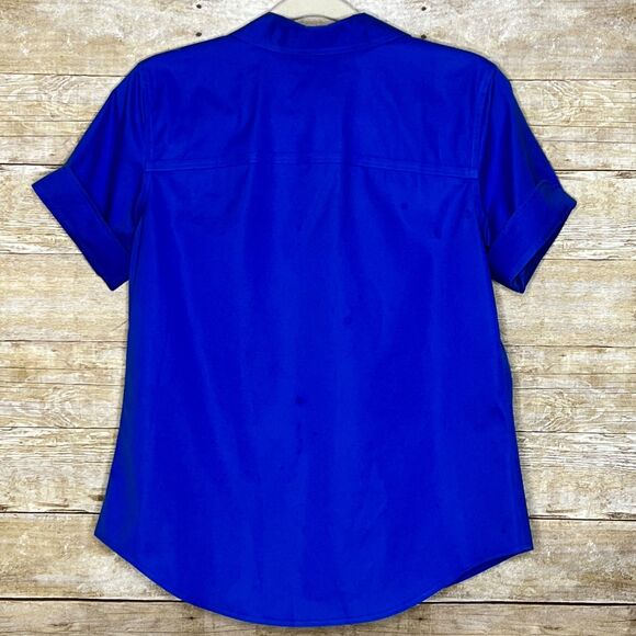 CHICO'S BLUE NO IRON BUTTON FRONT SHORT SLEEVE SEMI-FITTED SHIRT SIZE 0(4) - Picture 2 of 2